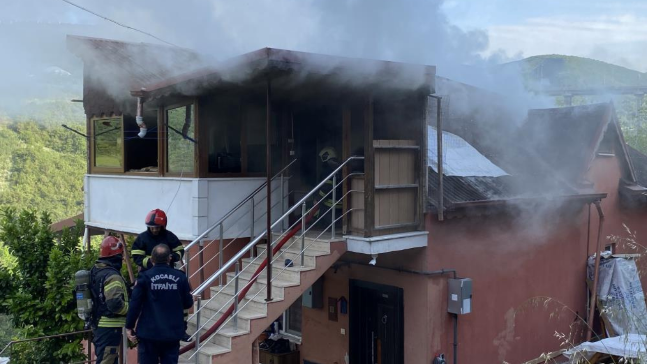 Boşanma aşamasındaki kadın evi ateşe verdi