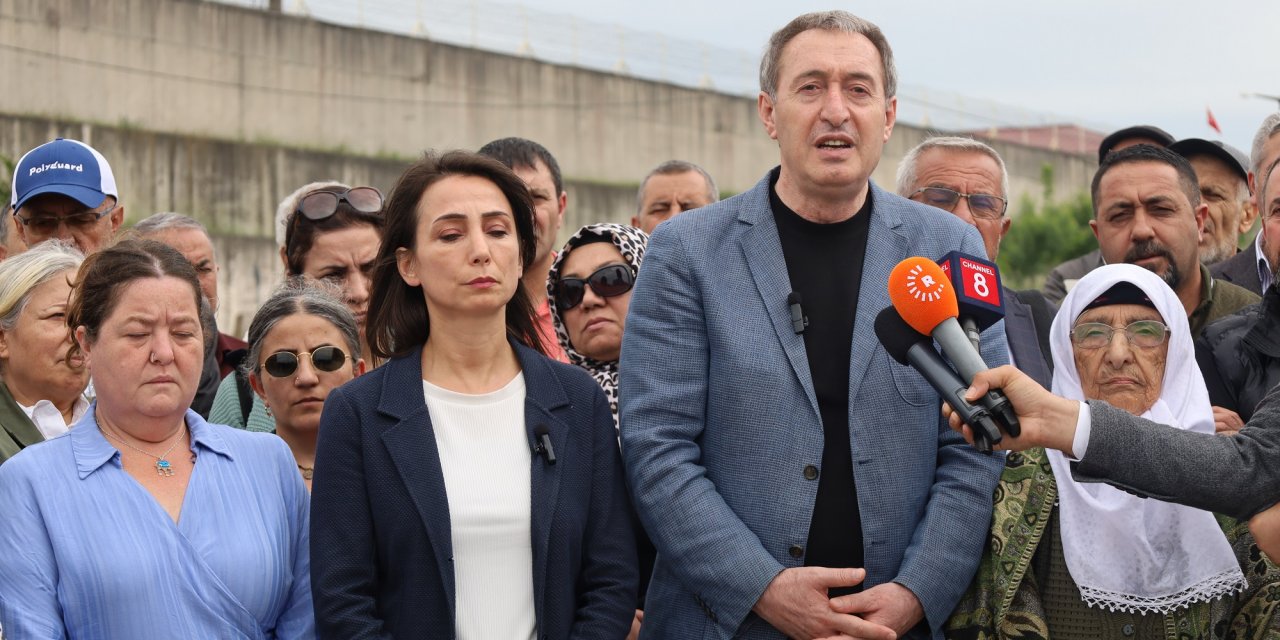 DEM Parti Eş Genel Başkanları Figen Yüksekdağ’ı ziyaret etti