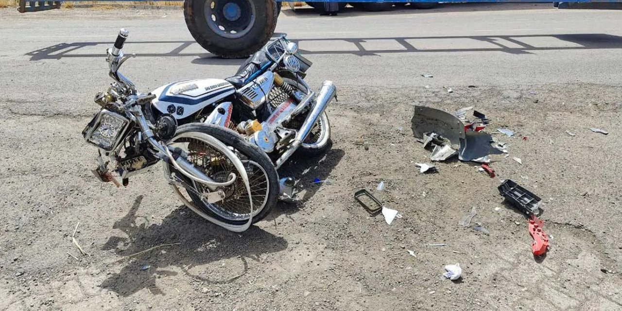 Diyarbakır’da hafif ticari araçla çarpışan motosikletin sürücüsü yaralandı