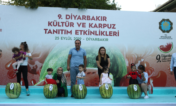 Diyarbakır 9. Karpuz Festivali'nde '49 kiloluk karpuz' şampiyon oldu