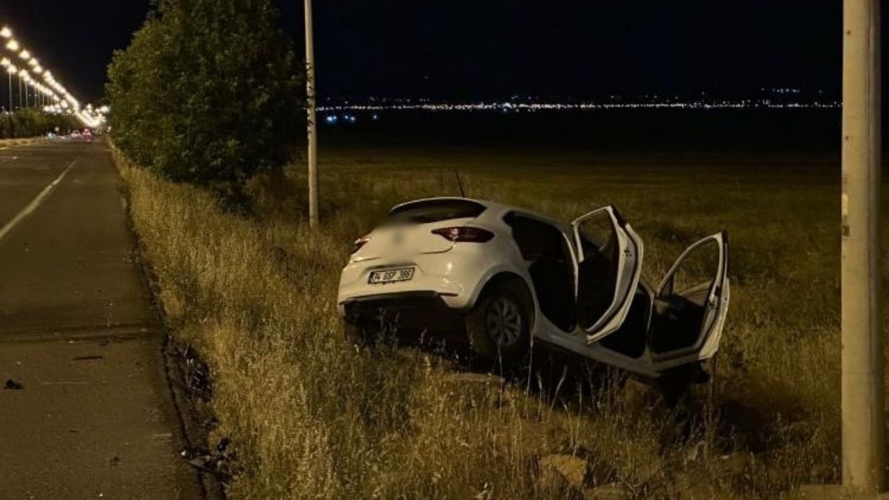 Diyarbakır’da düz yolda ilginç kaza: 3 yaralı