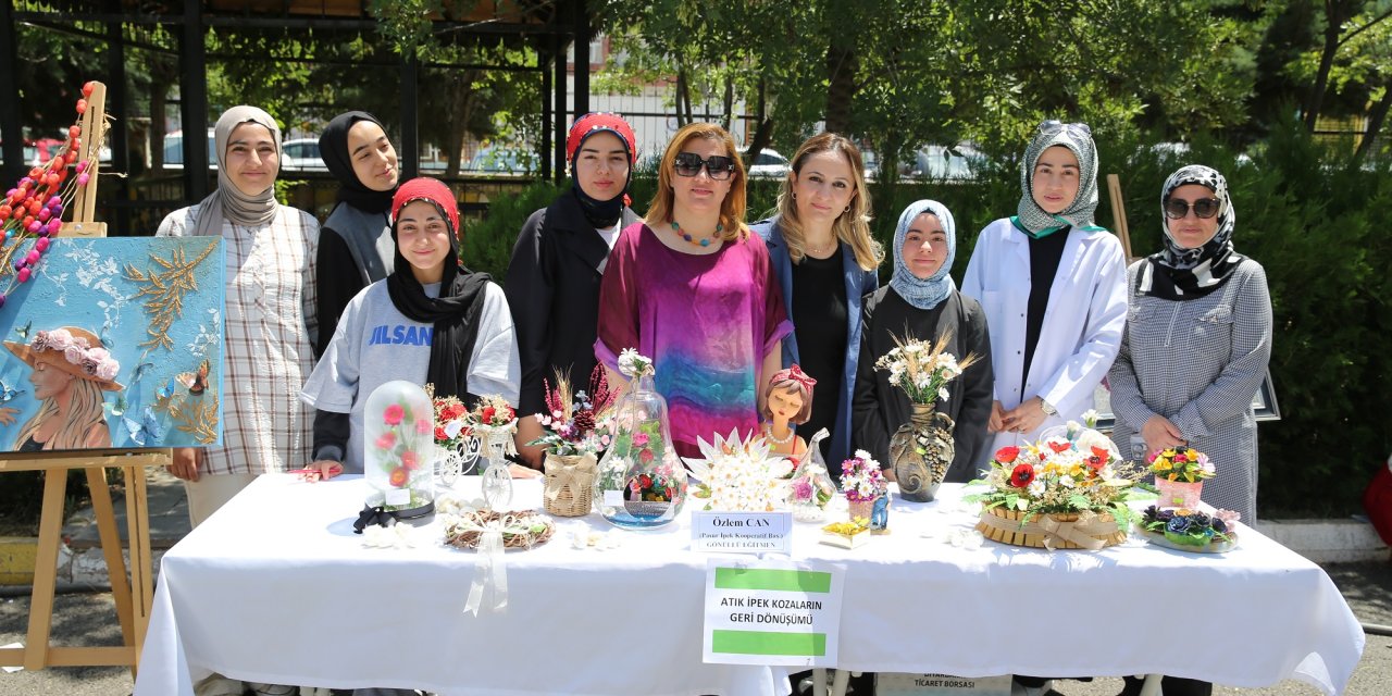Diyarbakır'da 20 üniversiteli kıza burs sağlayacaklar