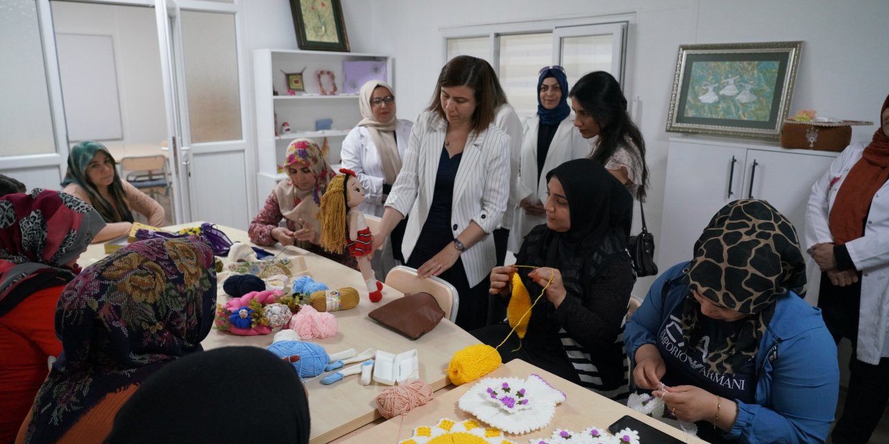 Serra Bucak, Diyarbakır'daki Kadın Yaşam Merkezlerini ziyaret etti