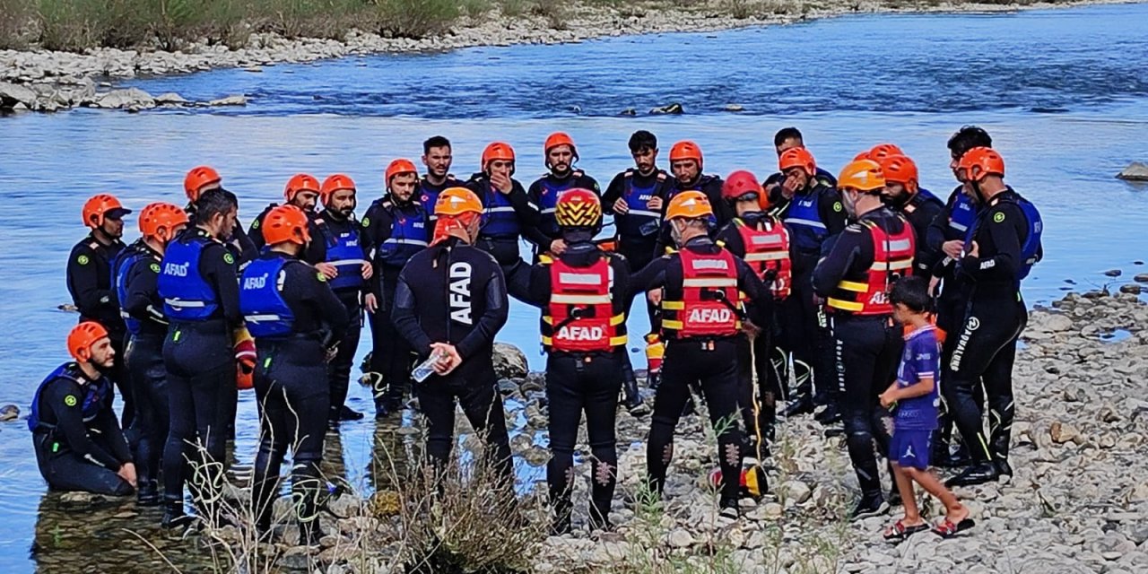 Diyarbakır'da AFAD'dan su üstü arama kurtarma eğitimi