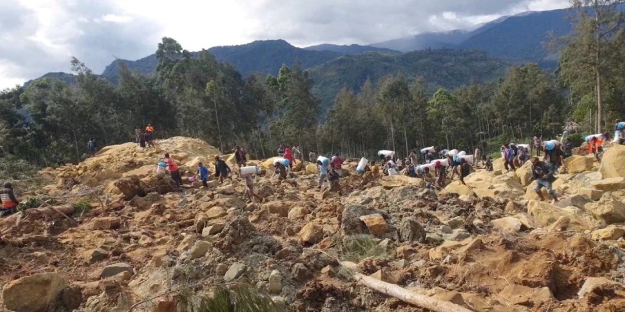 Heyelan felaketi: 2 bin kişi toprağa gömüldü