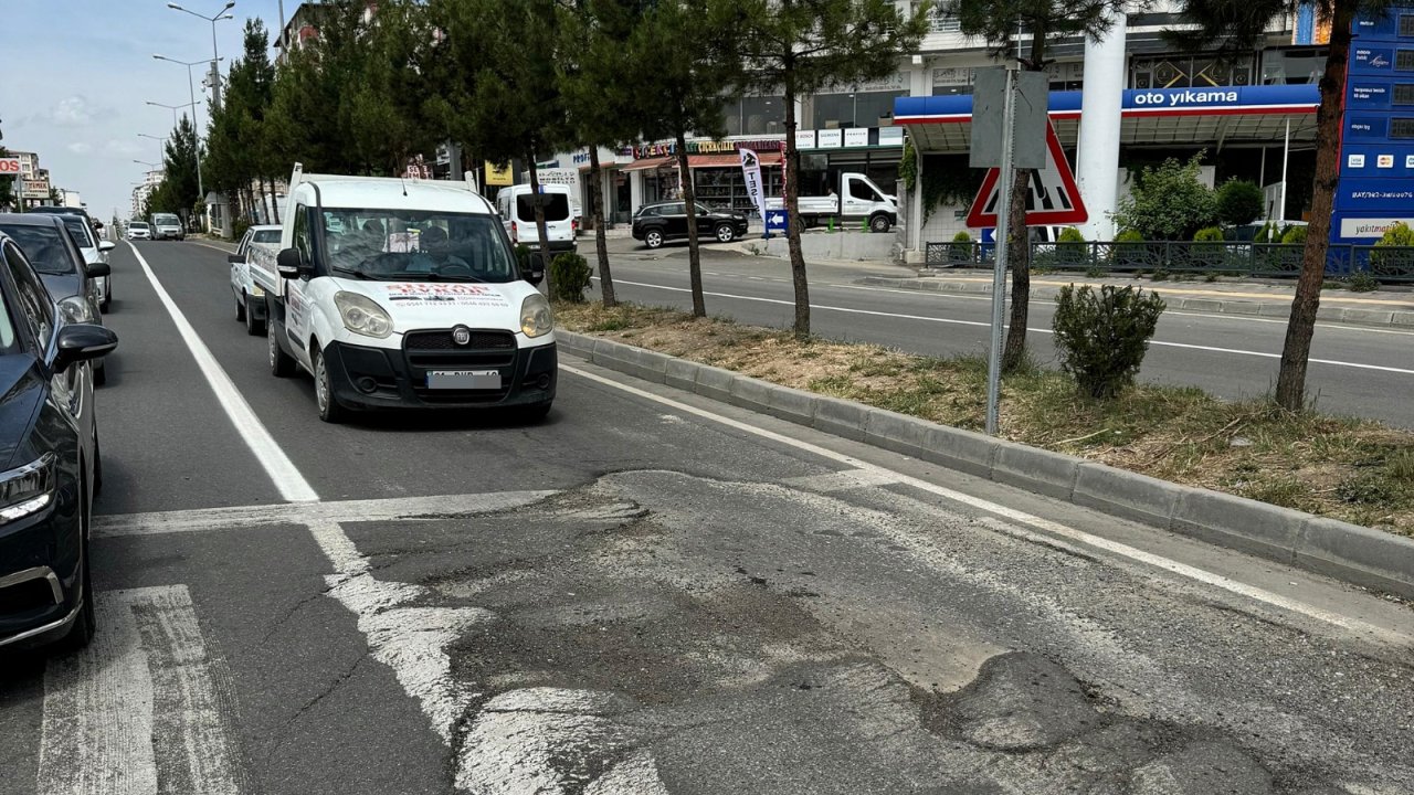 Diyarbakır’da 7 ay önce yapılan yol çöktü