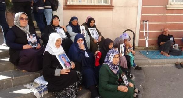 Annelerin HDP önündeki evlat nöbeti 26'ncı gününde
