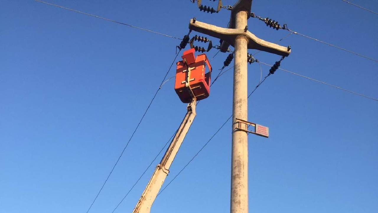 Elektrik direğine çıkan işçi hayatını kaybetti!