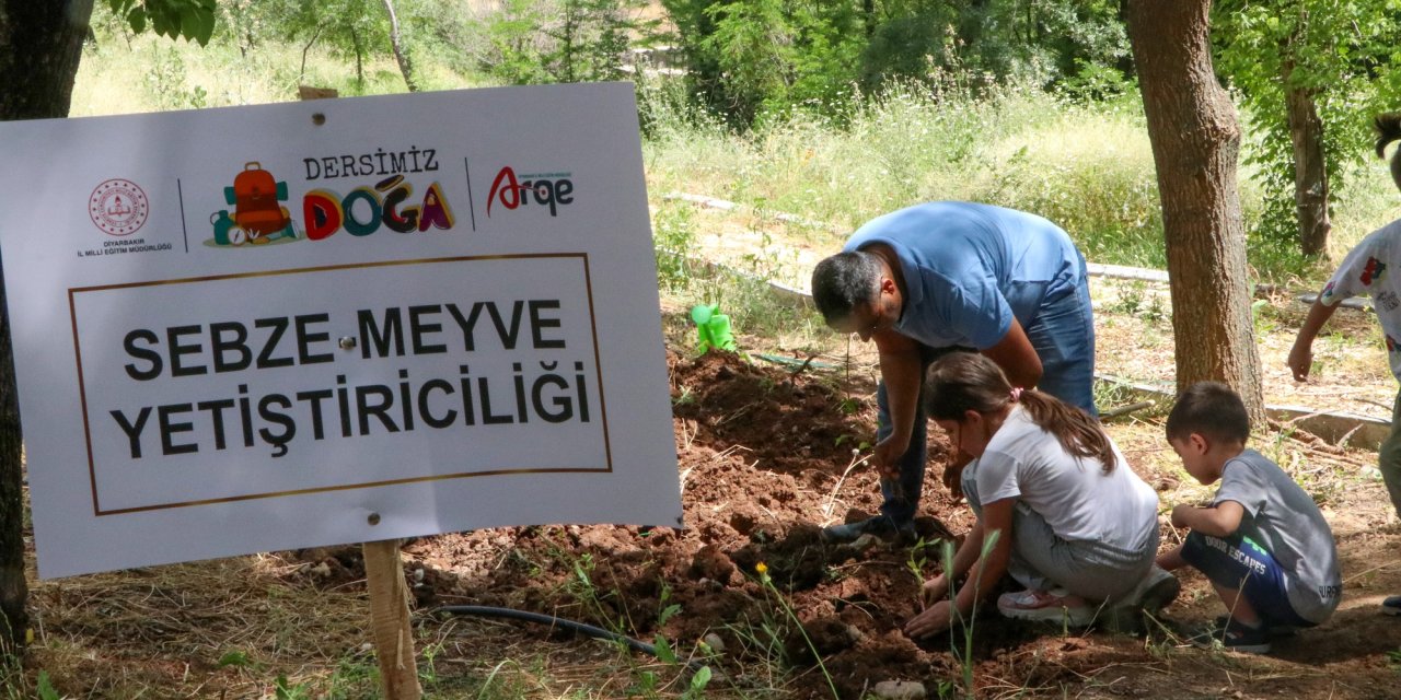 Diyarbakır'da öğrenciler "Dersimiz Doğa" etkinliğinde buluştu