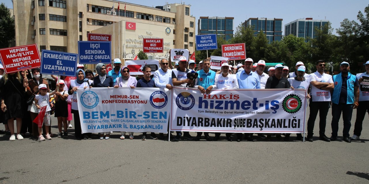 Diyarbakır'da belediyelerden çıkarılan işçilerden açıklama