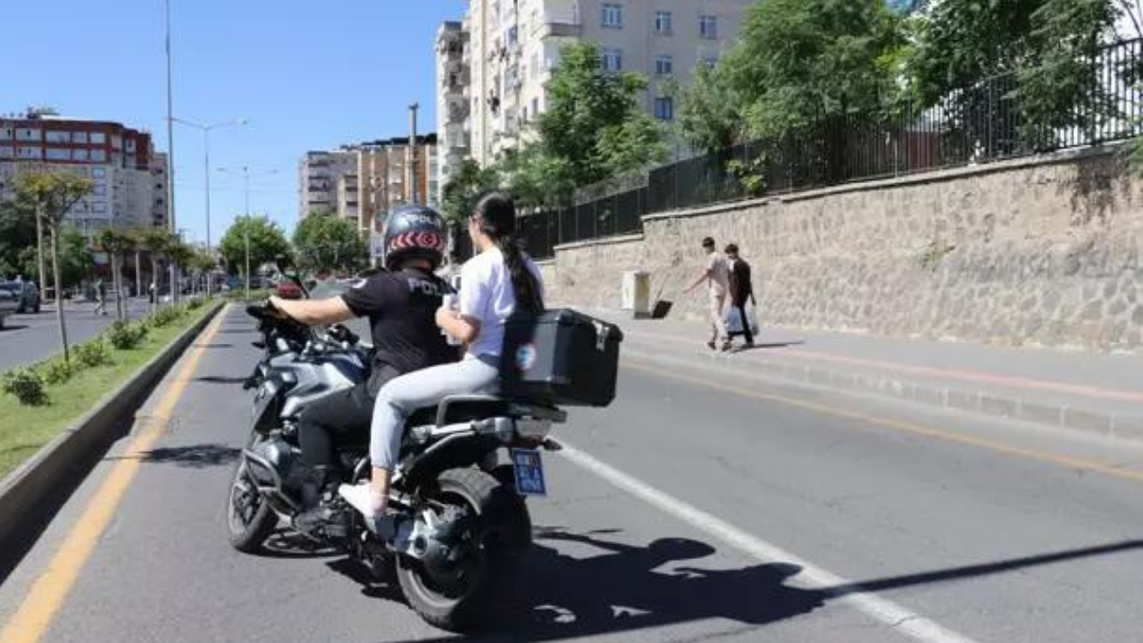 Diyarbakır 'da Yunus timleri, 11 öğrenciyi sınava yetiştirdi