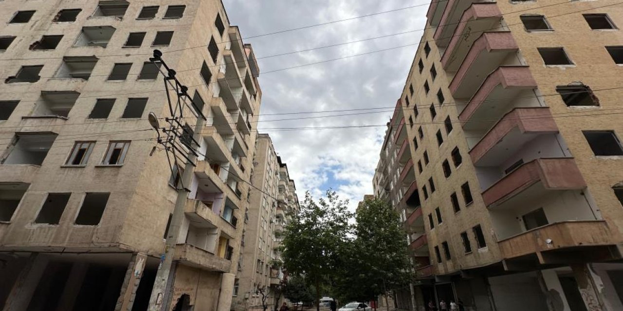 Diyarbakır’da yıkılmayan hasarlı binalar fuhuş yuvasına döndü
