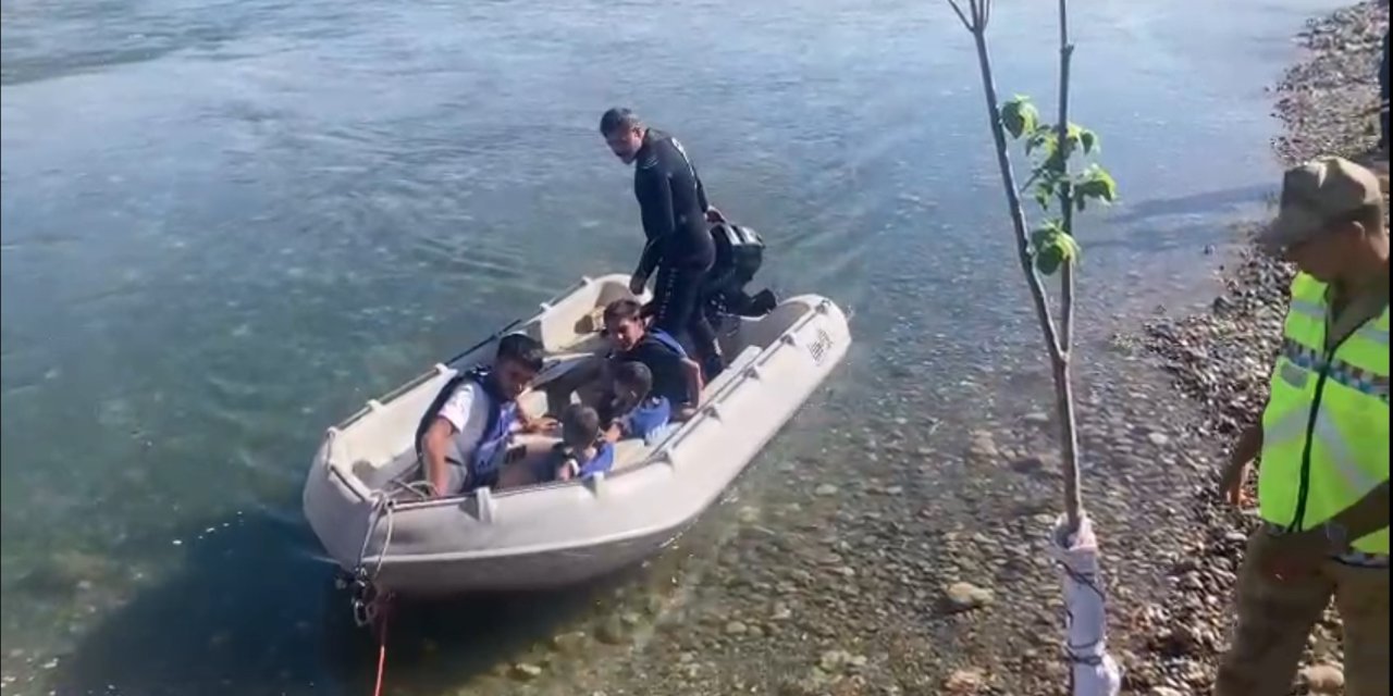 Dicle Nehri’nde piknik yaparken mahsur kalan 4 kişi kurtarıldı