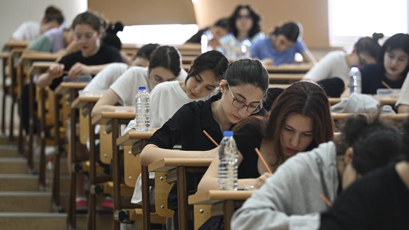 Diyarbakırlı öğrenciler, serin sınav salonları talep ediyor
