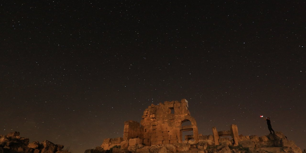 Diyarbakır’daki Zerzevan Kalesi yıldızlar altında fotoğraflandı