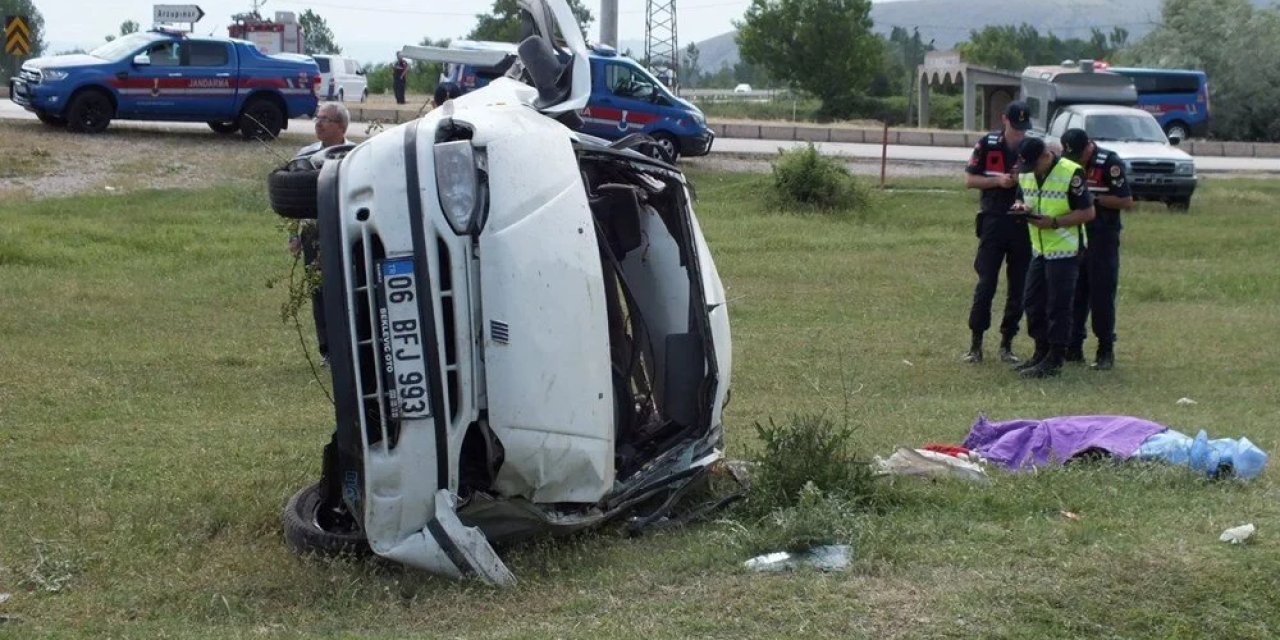 Otomobil şarampole devrildi: 3 ölü, 3 yaralı