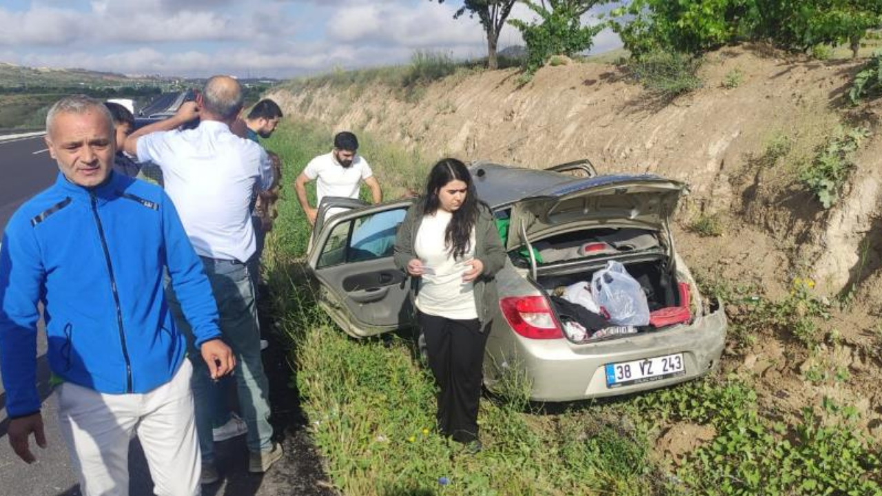 Anne ve oğlu sınava giderken kaza geçirdi