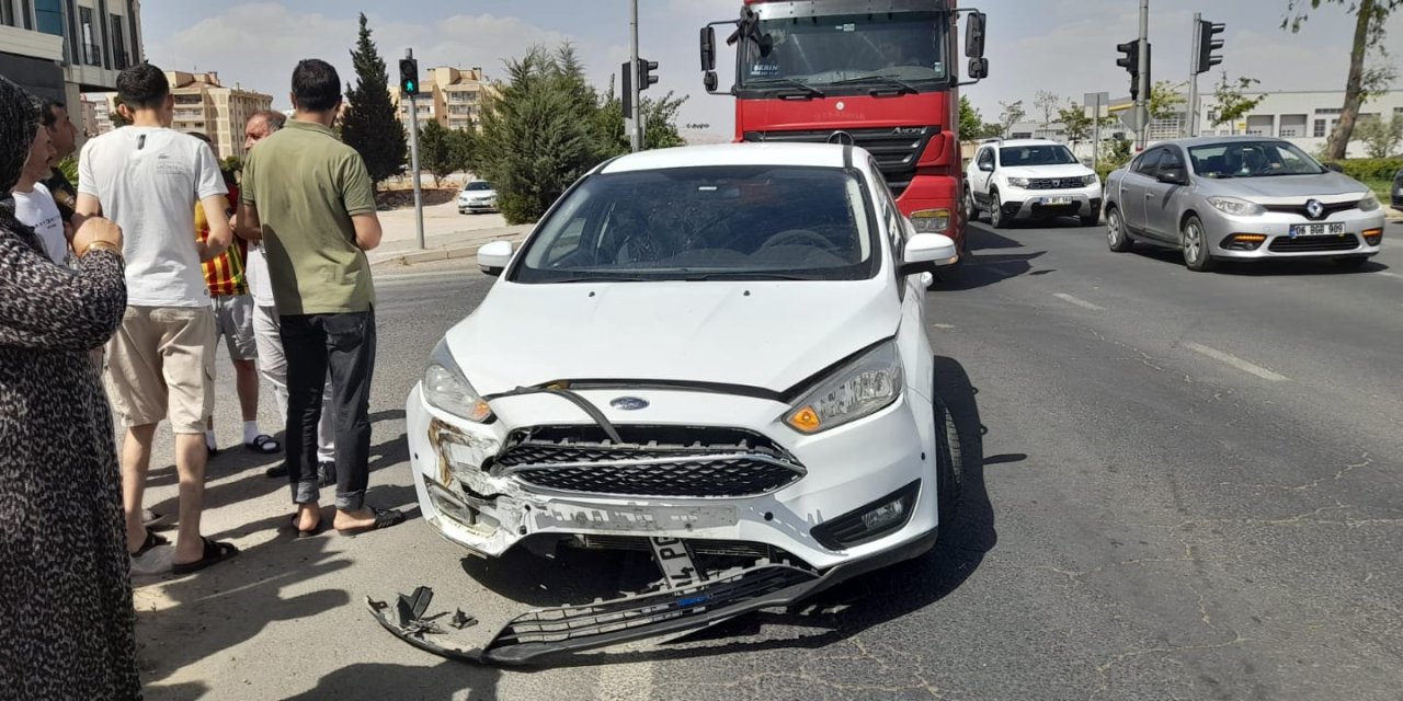 Mardin'de otomobiller çarpıştı: 3'ü çocuk 6 yaralı