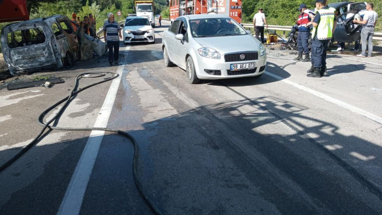 Sağlık personelini taşıyan araç kaza yaptı, ölü ve yaralılar var!