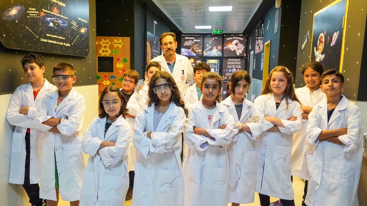 Diyarbakır'da bir ilkokul: Uzay koridorundan bilim sınıfına