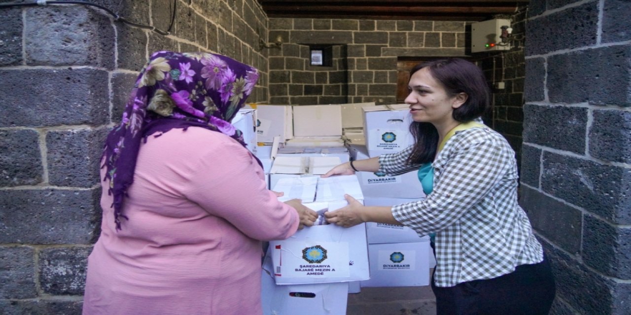 Diyarbakır’da ihtiyaç sahibi ailelere gıda kolisi dağıtıldı