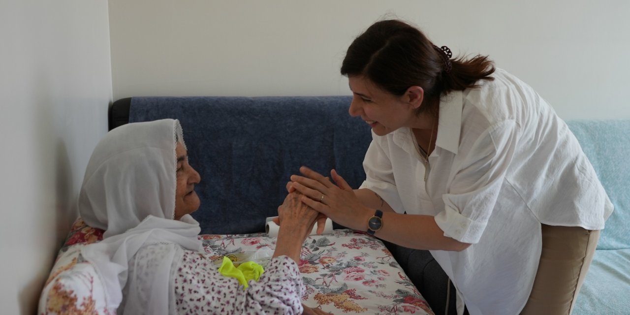 Eş Başkan Bucak mezarlık ve aile ziyaretlerinde bulundu