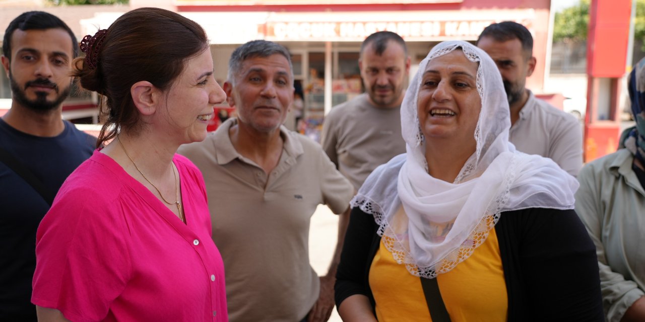 Eş Başkan Bucak hasta yakınlarını ziyaret etti