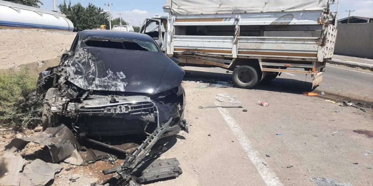 Diyarbakır’da otomobil ile kamyonet çarpıştı; yaralılar var