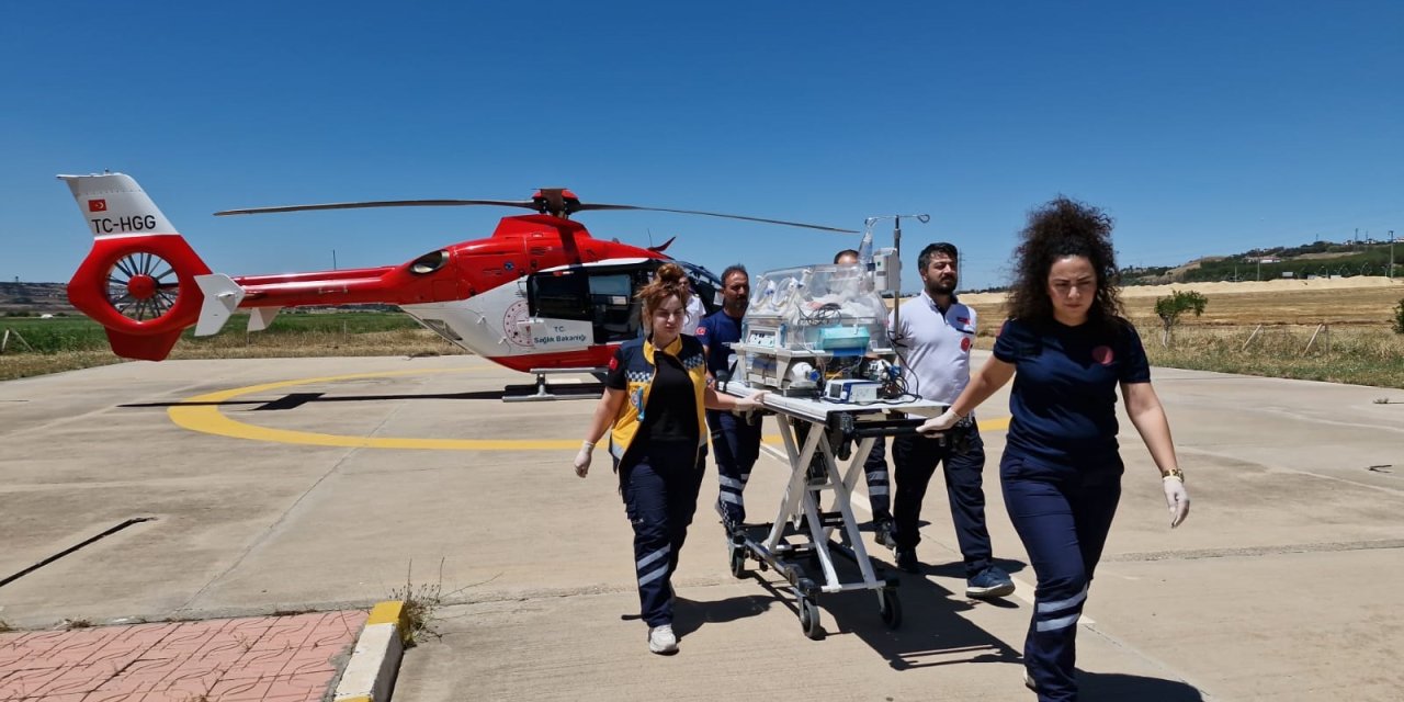 Kanında enfeksiyon bulunan 1 günlük bebek, ambulans helikopterle sevk edildi