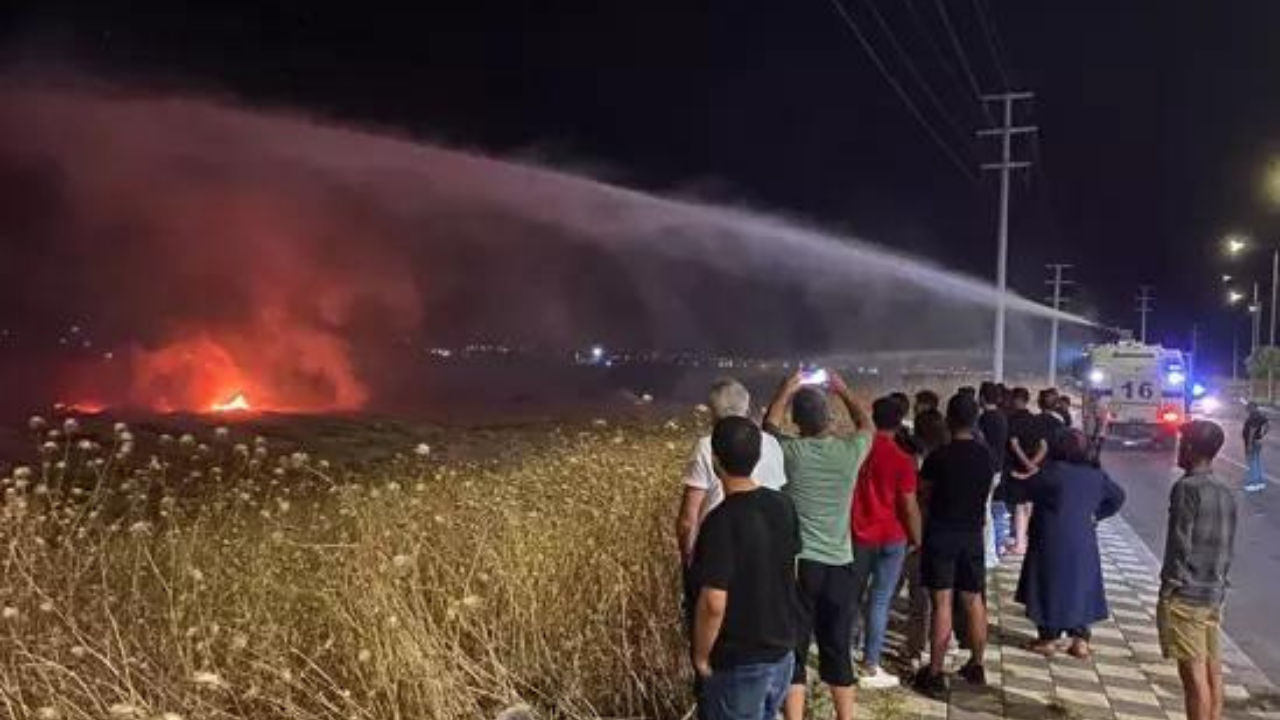 Diyarbakır ’da tarladaki yangına TOMA'lı müdahale