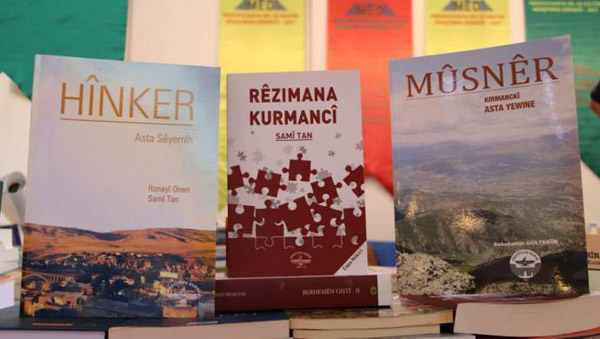 Fuarda en fazla talep Kürtçe öğrenme kitaplarına