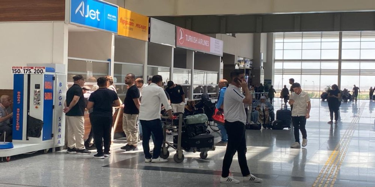 Diyarbakır’da skandal: Yolcular saatlerce uçakta beklettikten sonra indirildi