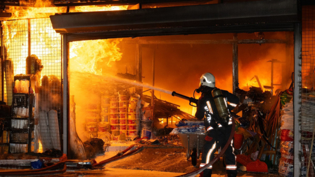 Malatya'da prefabrik iş yerlerinde büyük yangın