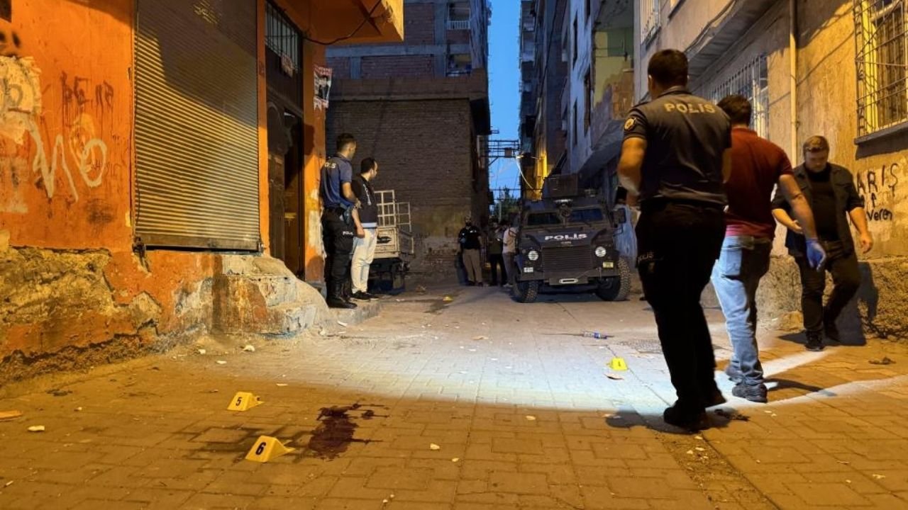 Diyarbakır’da gruplar arasında silahlı kavga: 1'i ağır, 2 yaralı
