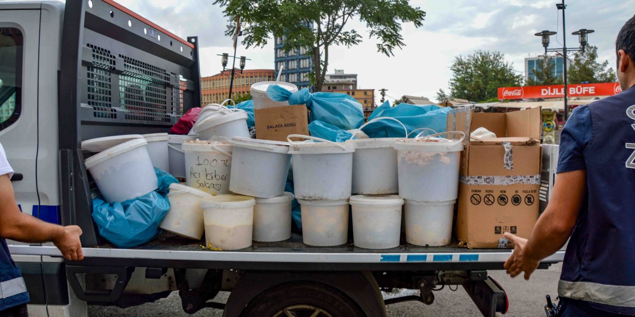 Diyarbakır’da el konulan tarihi geçmiş 1 ton 200 kilogram gıda imha edildi