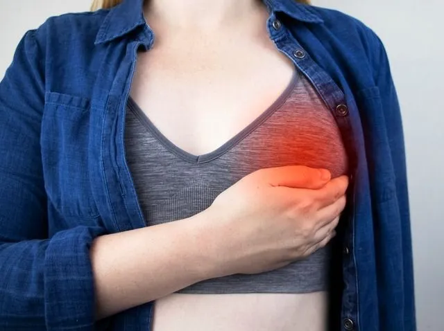Göğüs ağrısına dikkat: 8 olası neden