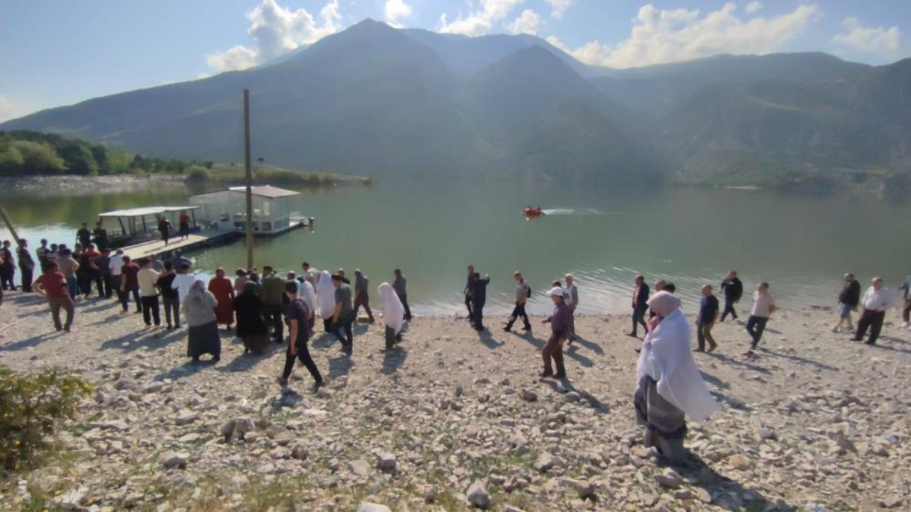 Tortum gölüne giren çocuğun cesedine ulaşıldı