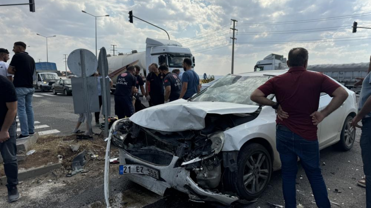 Diyarbakır'da feci kaza: 1'i kadın 4 yaralı!