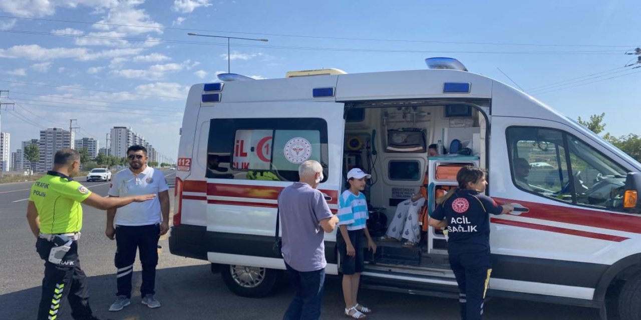 Diyarbakır’da kızını sınava götüren aile kaza yaptı; yaralılar var