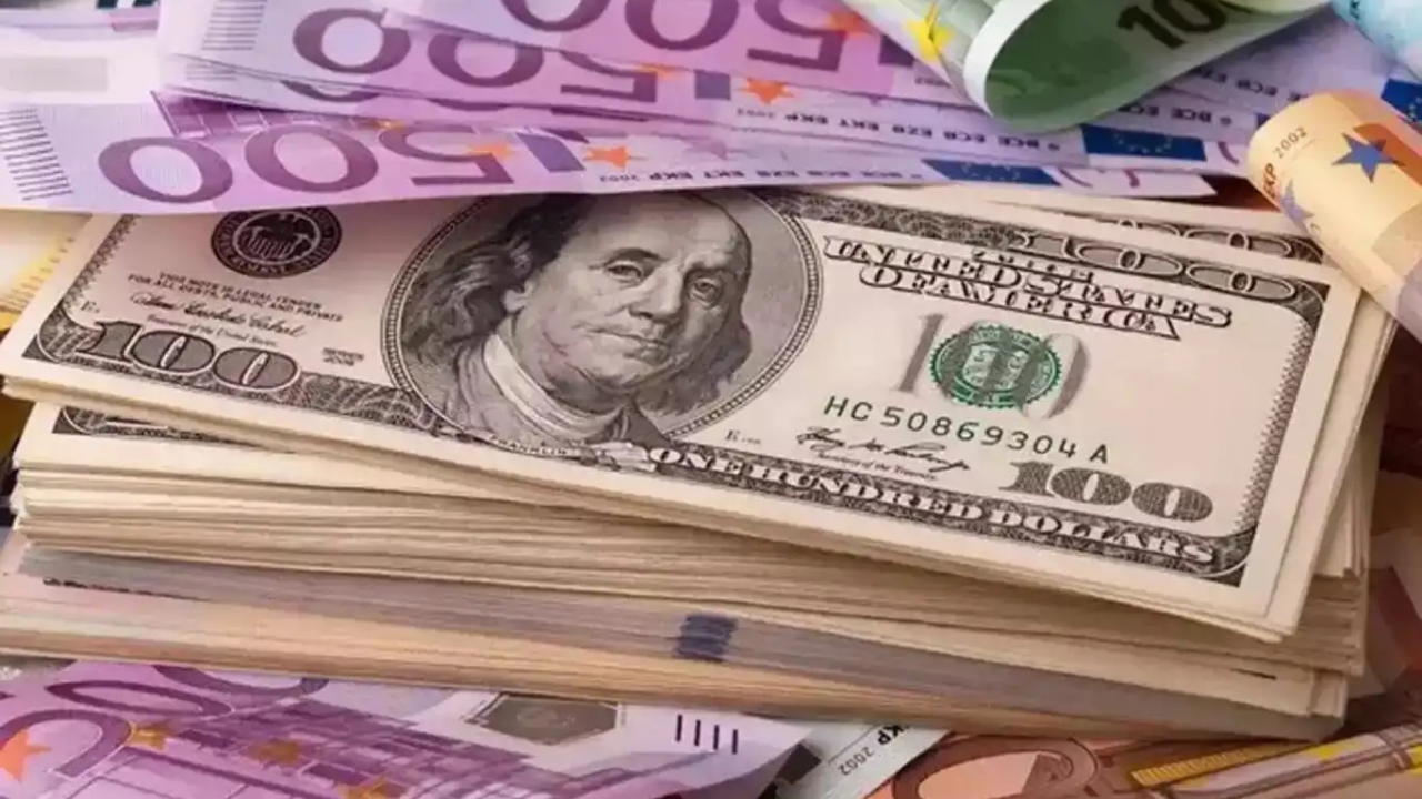 Dolar ve Euro karşısında Türk lirası değer kaybediyor