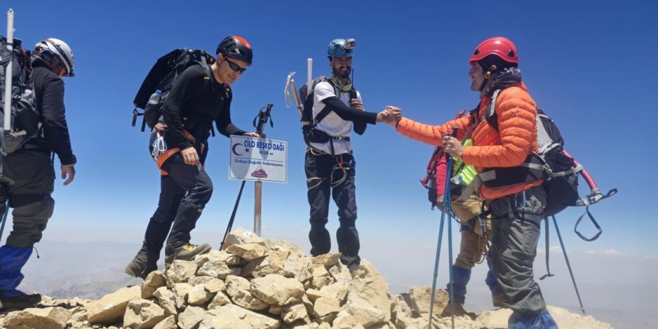 Cilo Dağı'nın Reşko zirvesi son yılların rekorunu kırdı