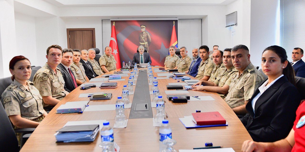 Diyarbakır Valisi Zorluoğlu, İl Emniyet Müdürlüğü ve İl Jandarma Komutanlığını ziyaret etti