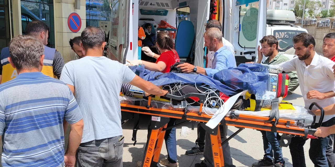 Siirt'te traktörün devrilmesi sonucu 2'si ağır, 7 kişi yaralandı