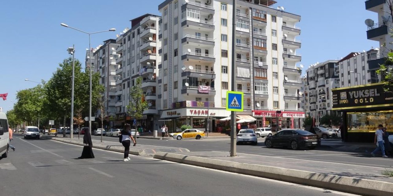 Diyarbakır’da trafik kazalarının meydana geldiği caddede esnaftan “ışık” talebi