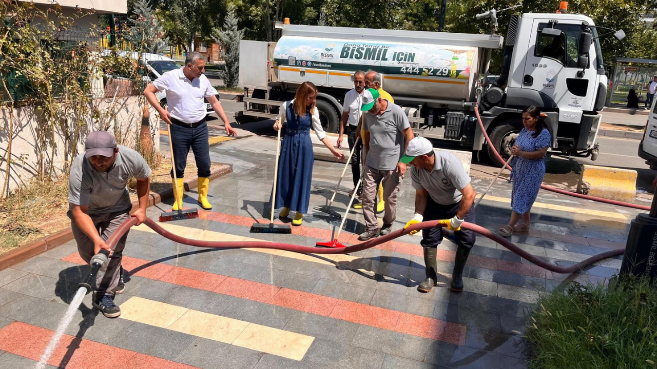 Diyarbakır’da cadde ve sokaklar dezenfekte edildi