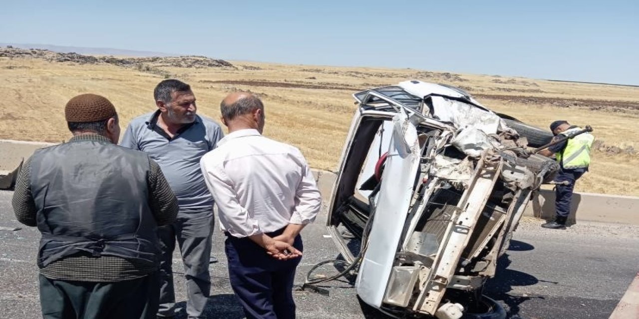 Diyarbakır’da otomobiller kafa kafaya çarpıştı; yaralılar var