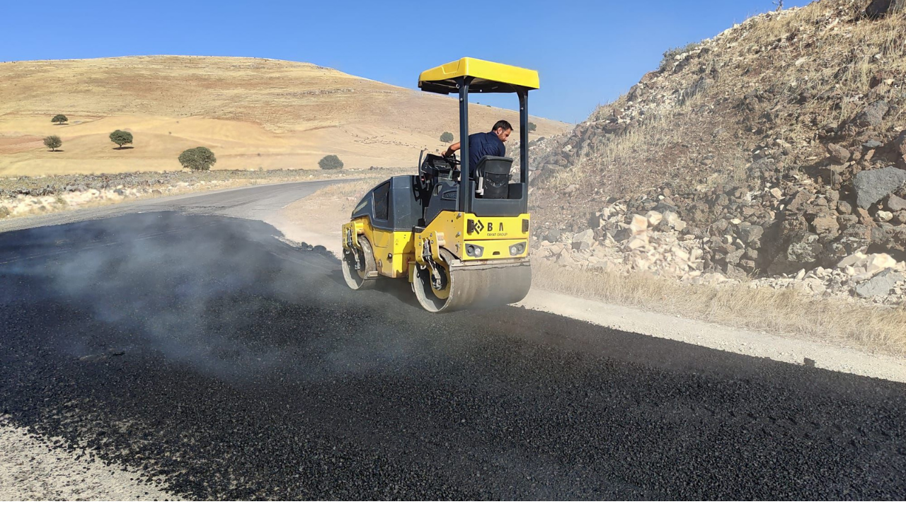 Diyarbakır’ın kırsal mahallelerinde yollar yenileniyor