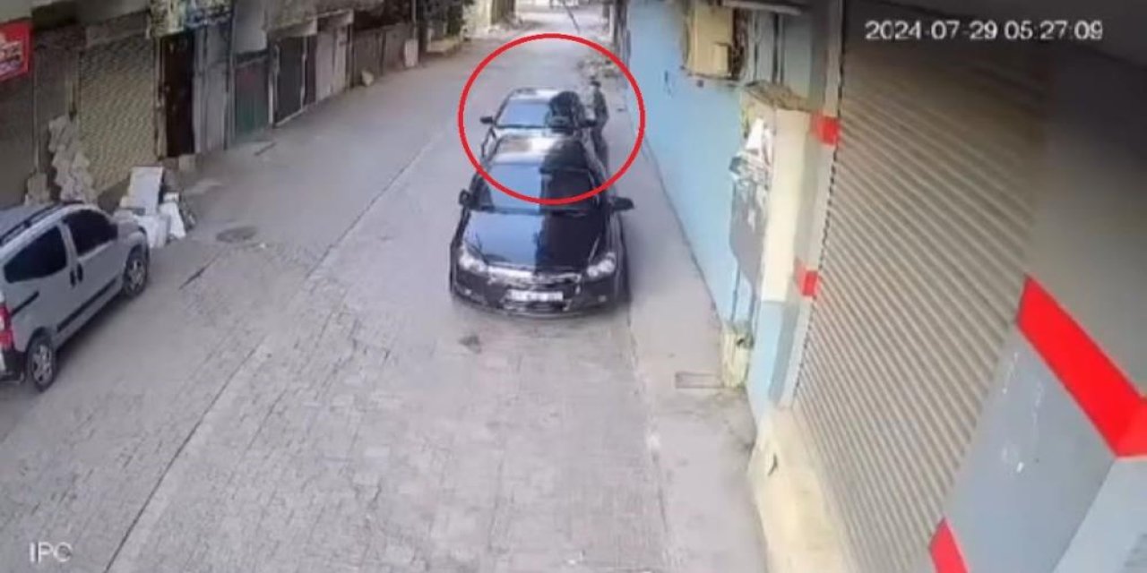 Diyarbakır’da hırsızlık yapacağı otomobilin camını kıran kişi, alarm çalınca kaçtı