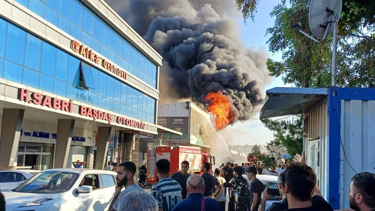 Diyarbakır 2. Sanayi Sitesinde korkutan yangın