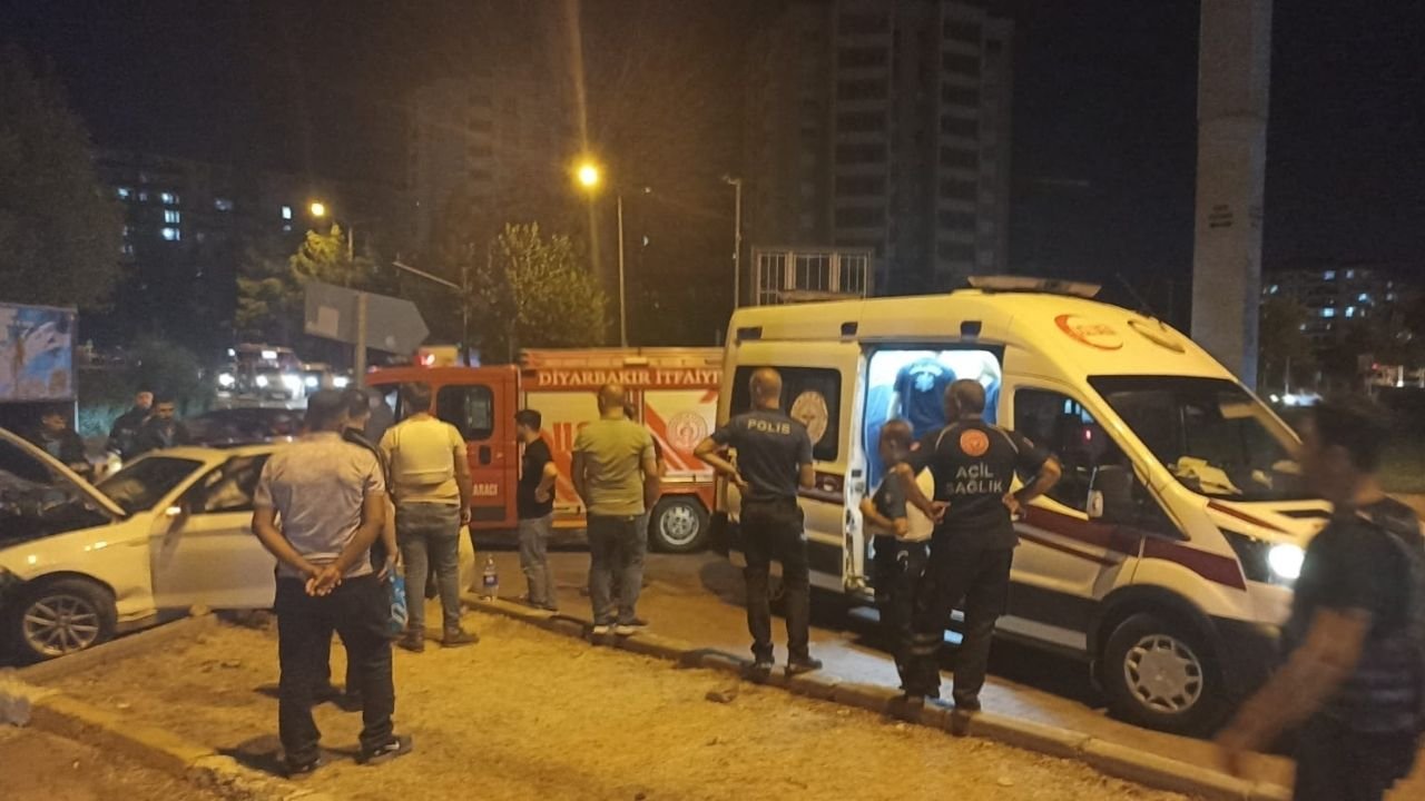 Diyarbakır’da aşırı hız kazası: 4 yaralı